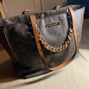 Shoulder bag